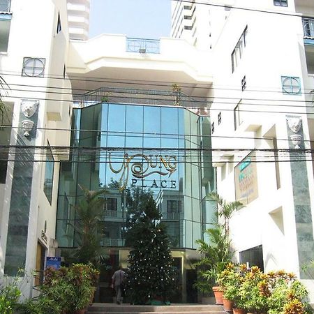 Young Place Bangkok Esterno foto