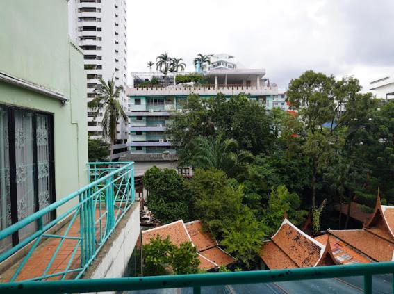 Young Place Bangkok Esterno foto
