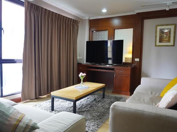 Young Place Bangkok Esterno foto