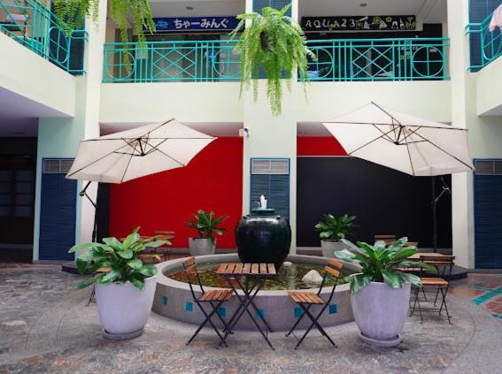 Young Place Bangkok Esterno foto